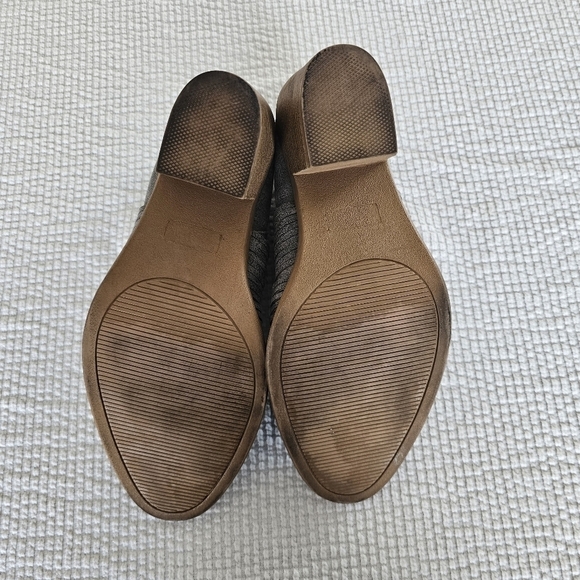 Maurices Gray ankle boots side buckle Size 8 - Picture 7 of 10